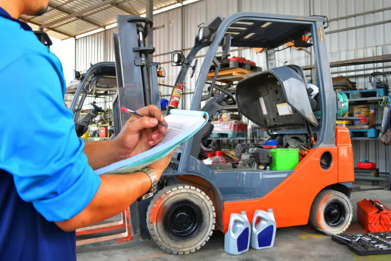 Wymiana oleju hydraulicznego w wózku widłowym - get-a-truck.pl